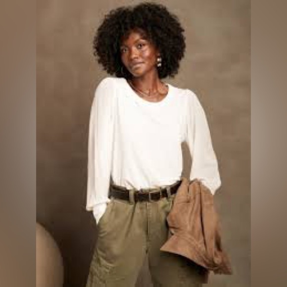Banana Republic Crepe Snow Day White SHEER-SLEEVE CREPE TOP Size Medium